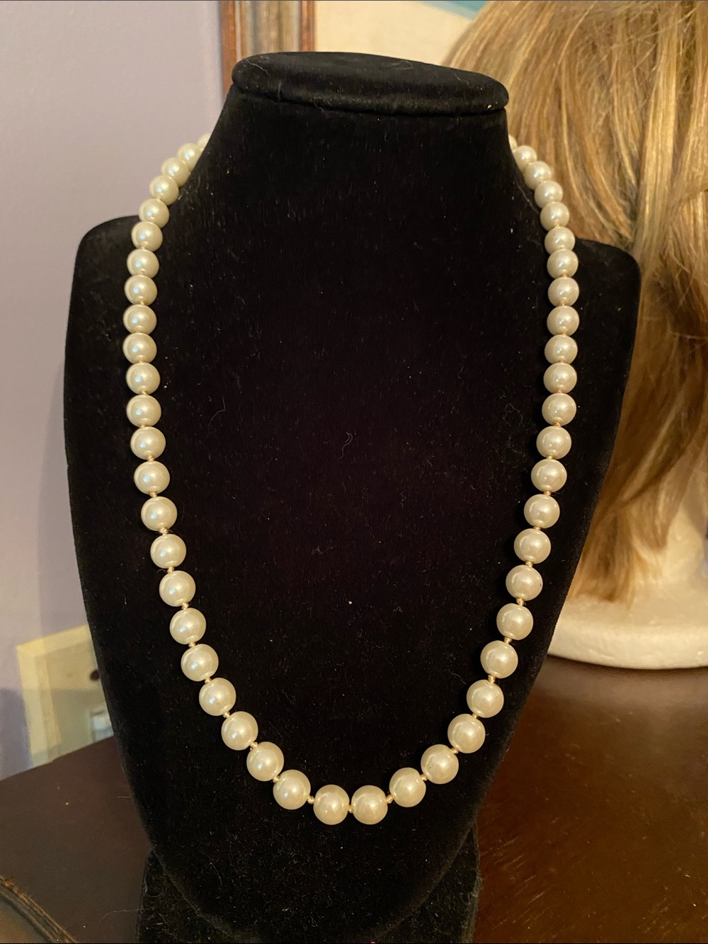 V! Faux Pearl necklace 9”